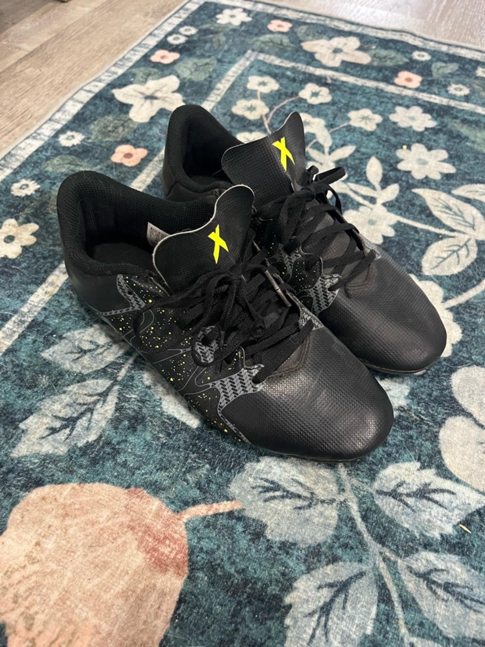 Adidas soccer cleats, youth, size 5 boys or girls black good condition